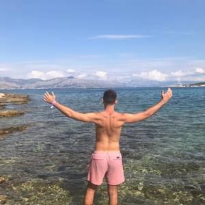 Meet your Posher, Adrian